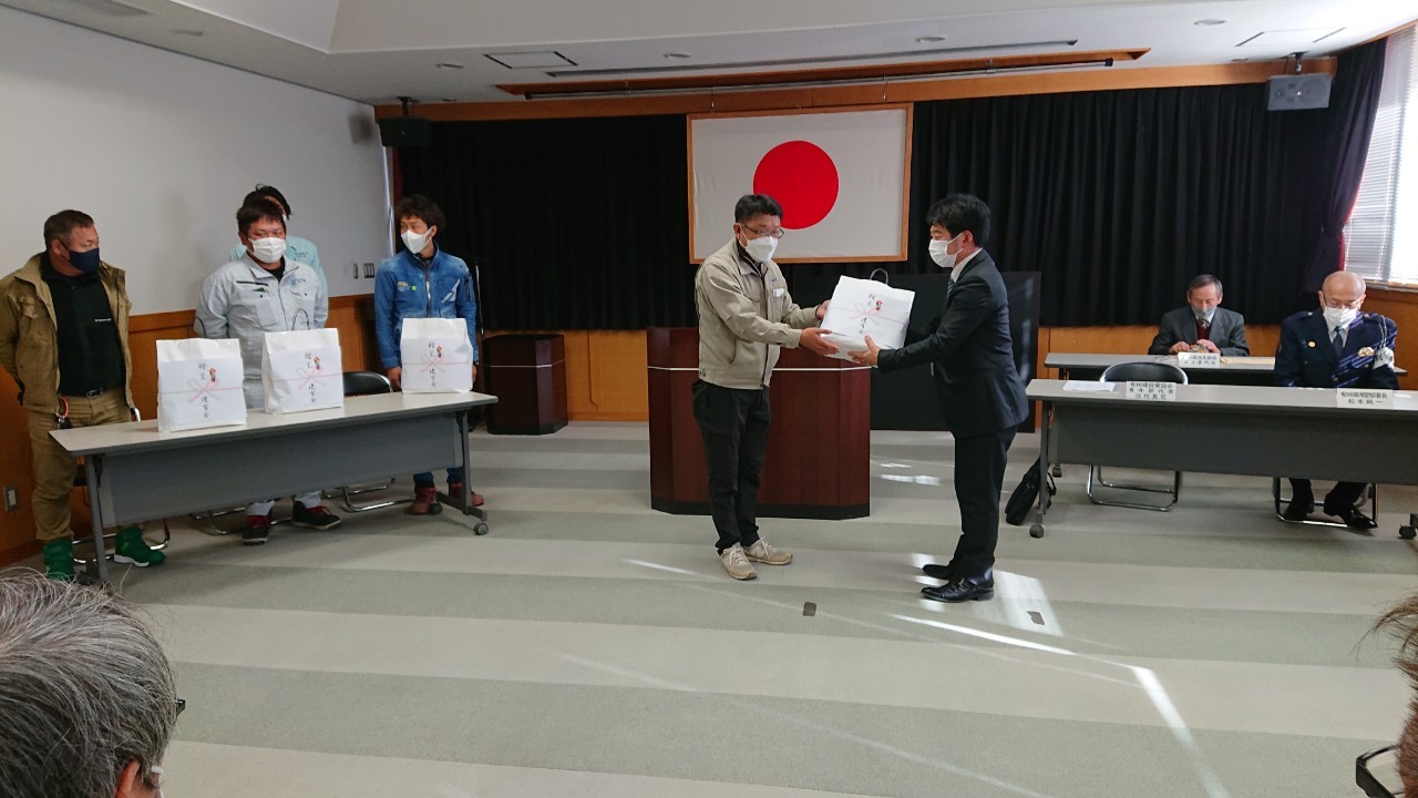 ★有田郡市の小学生の子供達に交通安全を願って文具セットをお贈りさせて頂きました★