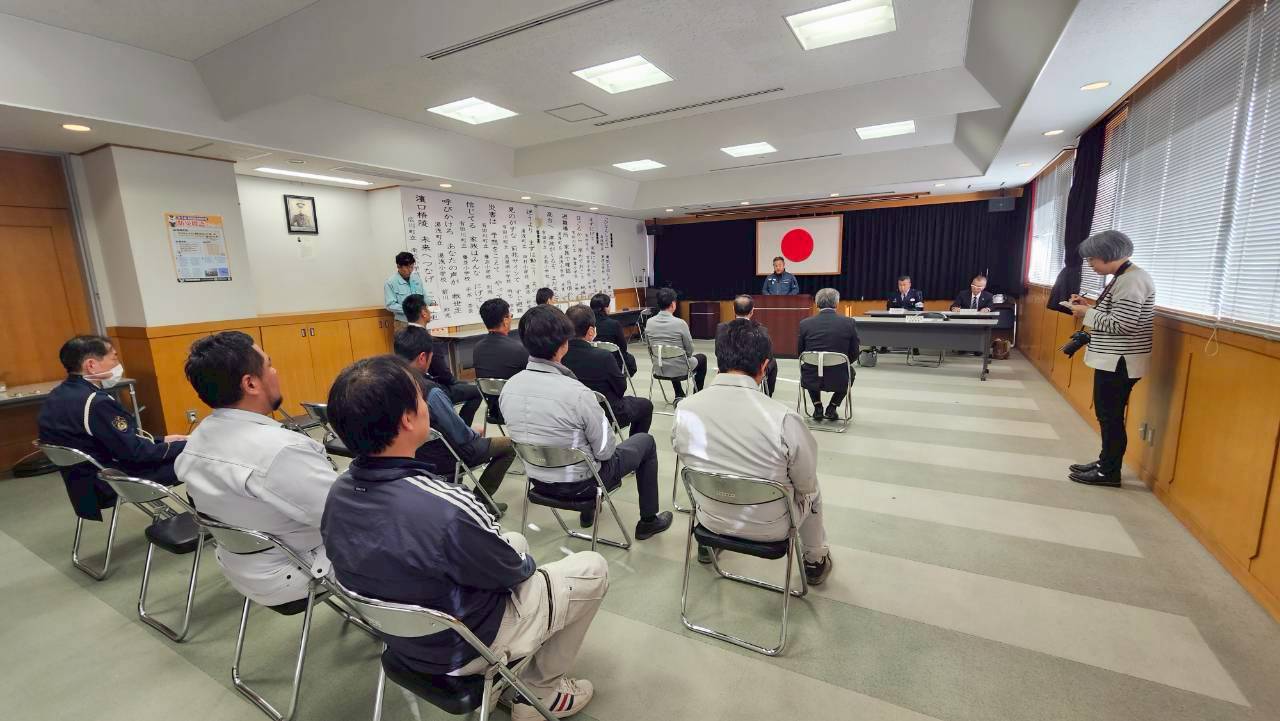 有田郡市の中学生に『ハンドルライト』をお贈りしました。